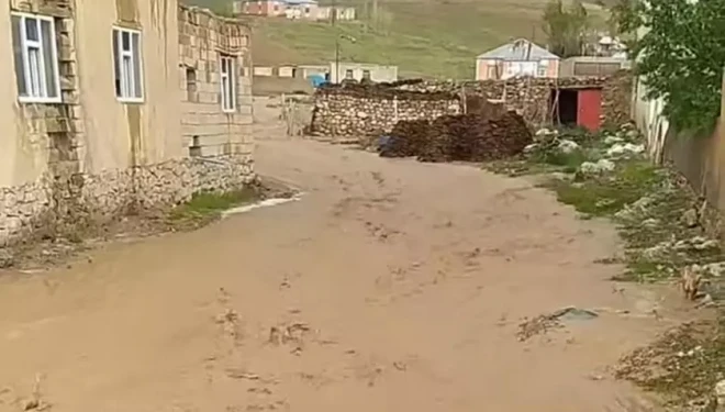 Başkale’de sağanak sonucu sel meydana geldi