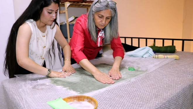Keçe sanatını genç kuşaklara aktarıyor