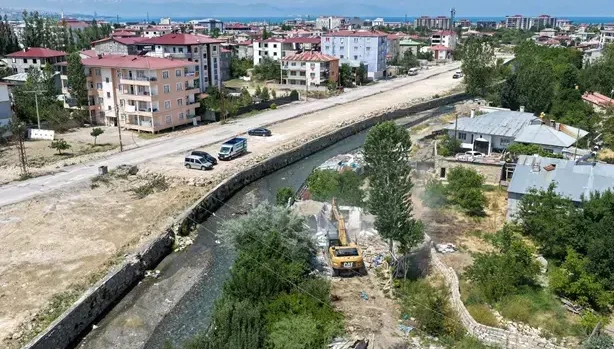 Gölardı caddesinde ikinci etap yıkım çalışmaları başladı