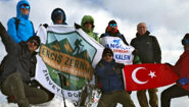 Ağrı Dağı zirvesinde Van Gölü için farkındalık mesajı