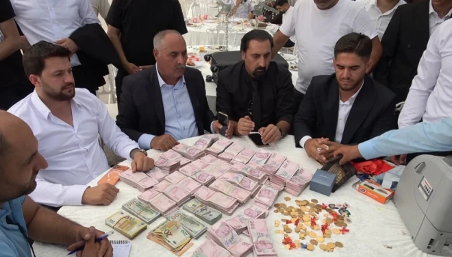 Van’daki düğünde damada yaklaşık 20 milyon TL, geline kilolarca altın takıldı
