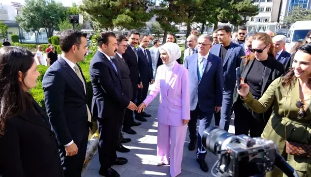 Aile ve Sosyal Hizmetler Bakanı Göktaş Van'da