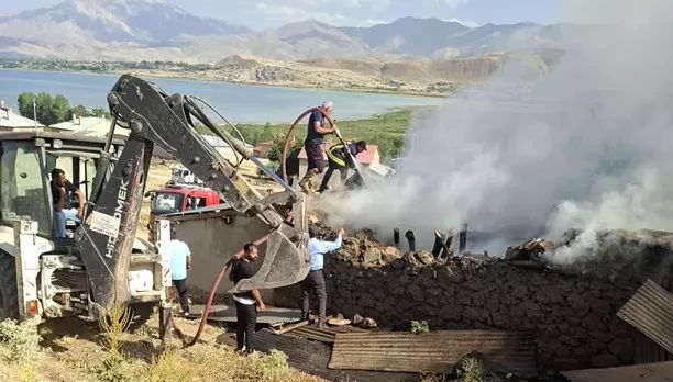 Van’da korkutan yangın