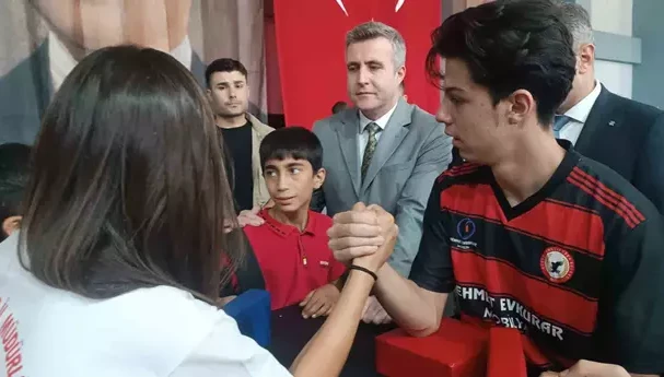 Özalp’ta Gençlik ve Spor Festivali düzenlendi