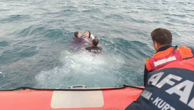 Van Gölü’nde can simidiyle açılan 3 kişi mahsur kaldı