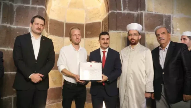 Letonyalı turist Van’da Müslüman oldu