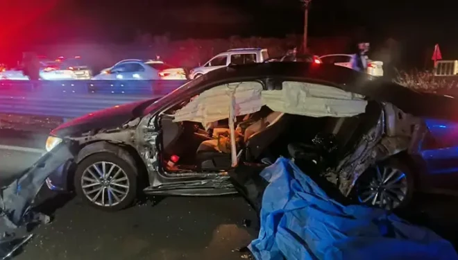 Otomobil bariyerlere çaptı: 2 ölü, 2 yaralı