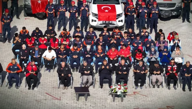 Van’da 23 Ekim Depremi’nin 15. yılında hayatını kaybedenler anıldı