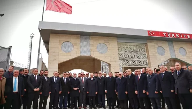 Kapıköy-Razi Sınır Kapısı 7 gün 24 saat TIR geçişlerine açıldı