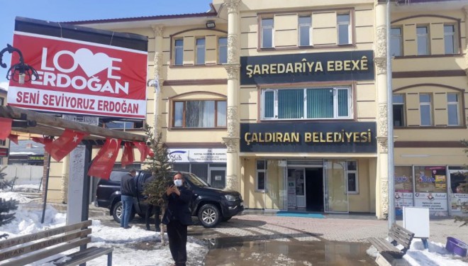 Çaldıran’da ‘Love Erdoğan’ pankartı