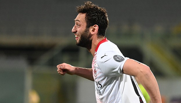 Milan'da galibiyet golü Çalhanoğlu'ndan