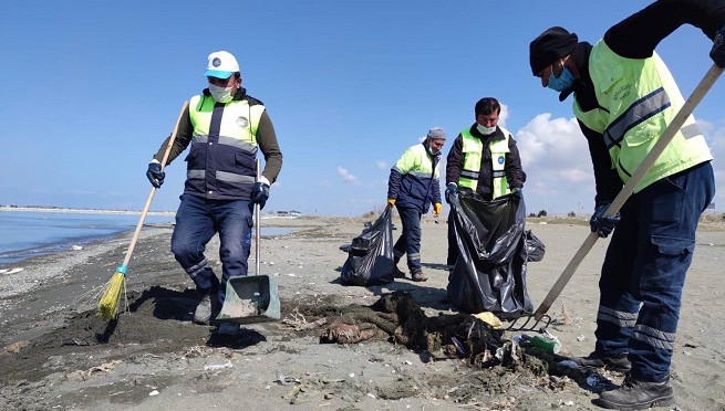 Van Gölü sahilinde bahar temizliği