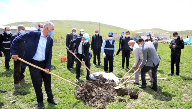 Tuşba Belediyesinden 'Model Ceviz-Badem Bahçesi' projesi