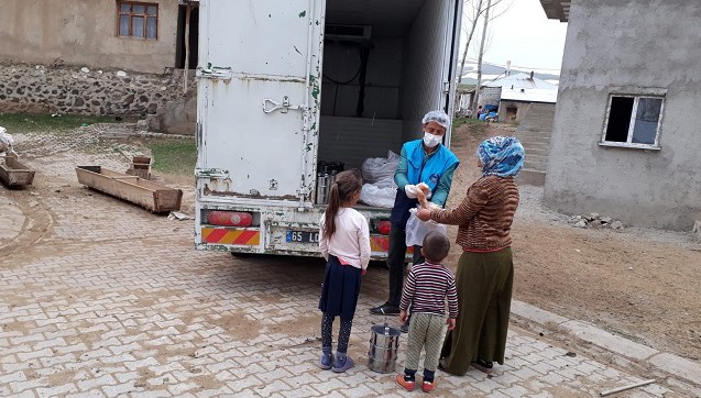 Çaldıran Belediyesinden 600 kişiye sıcak yemek