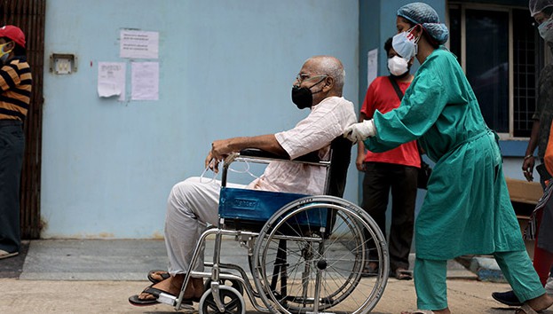 Hindistan'da salgında yeni rekor: Son 24 saatte 4 bin 187 ölüm
