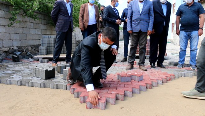 Erciş Belediyesi Kilitli Parke Taşı Çalışmalarının Startını Verdi!