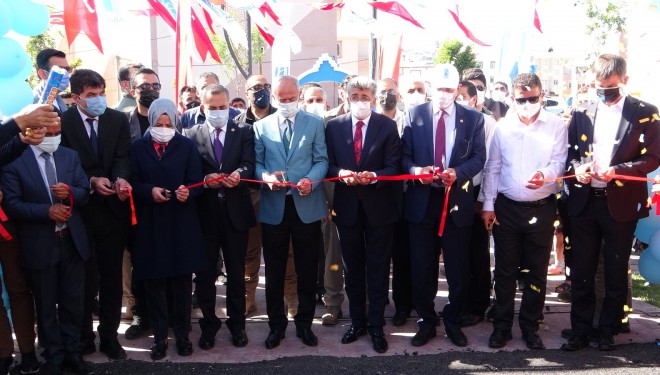Tuşba Belediyesinin ‘İbrahim Öngün Parkı' hizmete açıldı