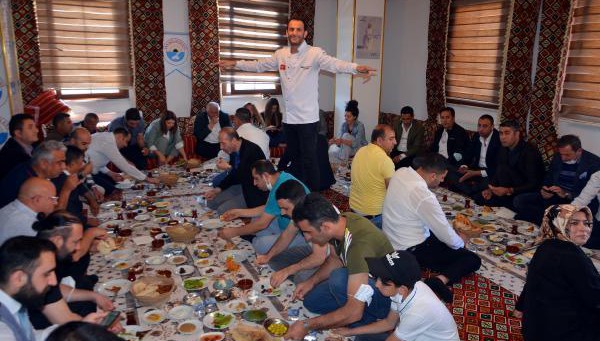 İstanbul'daki Vanlılar Yer Sofrasında Buluştu