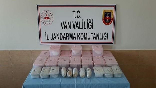 Başkale'de 34 kilo metamfetamin ele geçirildi