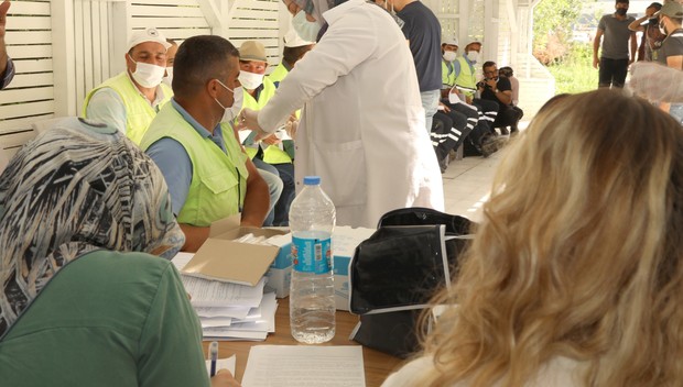 İpekyolu Belediyesi personeli korona virüs aşısı oldu