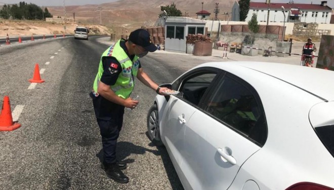 Başkale'de jandarma bayram denetimlerini sürdürüyor