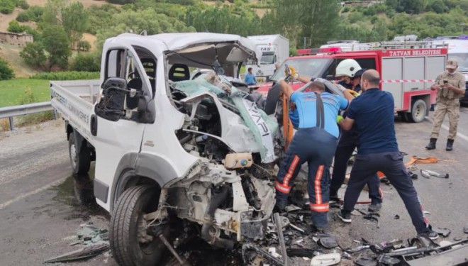 Bitlis’te trafik kazası: 2 ölü, 3 yaralı