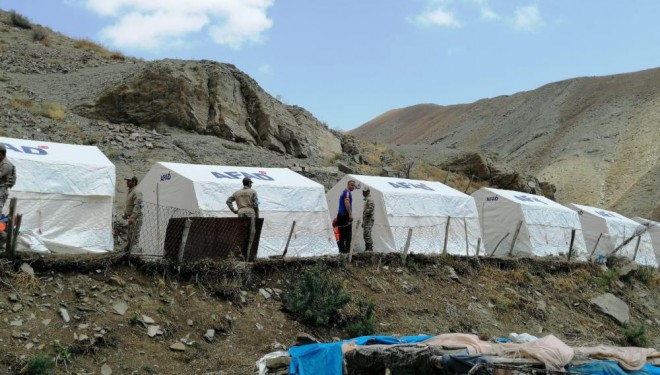 Başkale’de selzedeler için çadır kuruldu