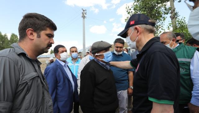 Bakan Yardımcısı Suver, Özalp'te selden etkilenen mahallelerde incelemelerde bulundu
