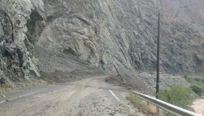 Artvin-Erzurum karayolu heyelan nedeniyle ulaşıma kapandı