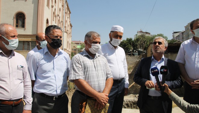 Yukarı Nurşin Camii önünde yapılan inşaata tepki