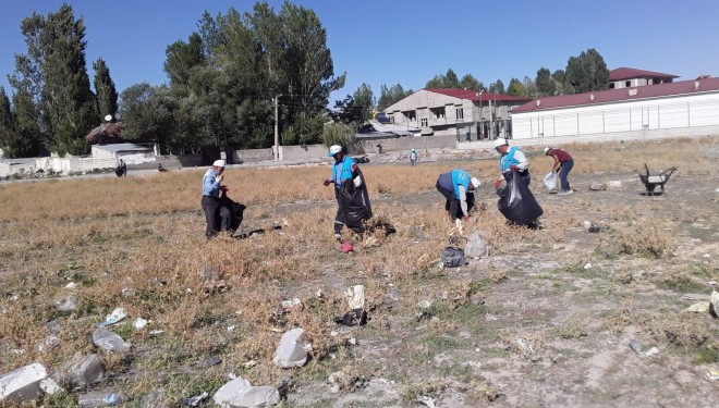 Çaldıran Belediyesi temizlik çalışmalarını aralıksız sürdürüyor