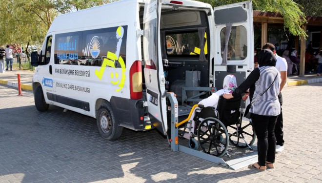 Van Büyükşehir engelli taşıma aracı ile engel tanımıyor