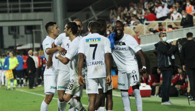 Altay, Beşiktaş'ı devirip liderliğe yükseldi!