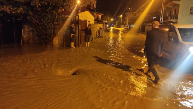 Tuşba Belediyesi'nden su taşkınlarına müdahale!