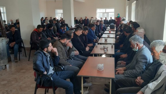 HDP ve DBP'li heyet Van'da husumetli aileleri barıştırdı