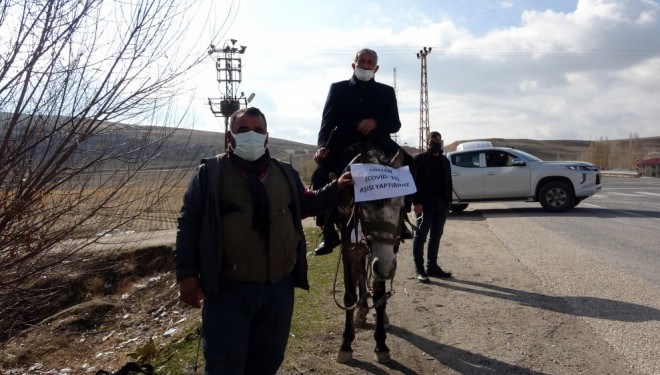 Erciş'te muhtar atına binip, mahalleliyi aşıya davet etti