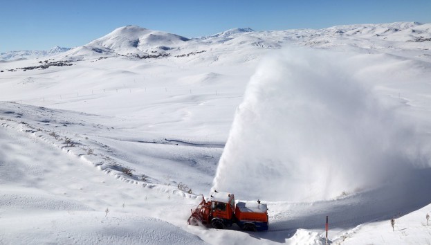 Van'da 930 yerleşim yerinin yolu ulaşıma kapandı