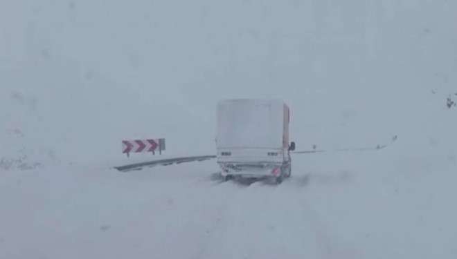 Van-Çatak karayolu yeniden trafiğe kapatıldı