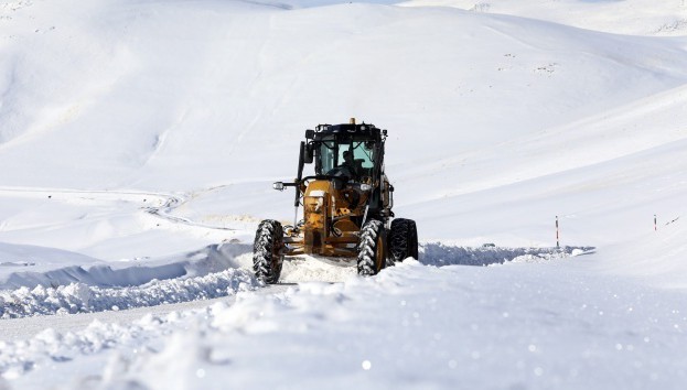 Van'da 76 yerleşim yerinin yolu ulaşıma kapandı