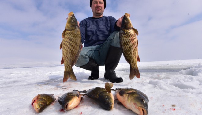 Nazik Gölü'nde Eskimo usulü balık avı