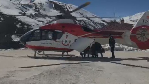 Bahçesaray’da rahatsızlanan hasta helikopterle hastaneye ulaştırıldı