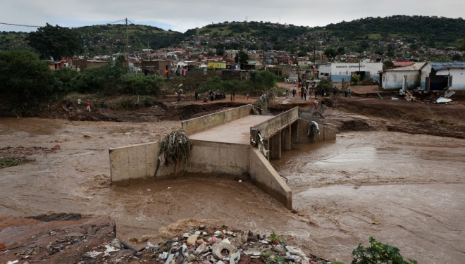 Güney Afrika'yı sel vurdu: 45 ölü