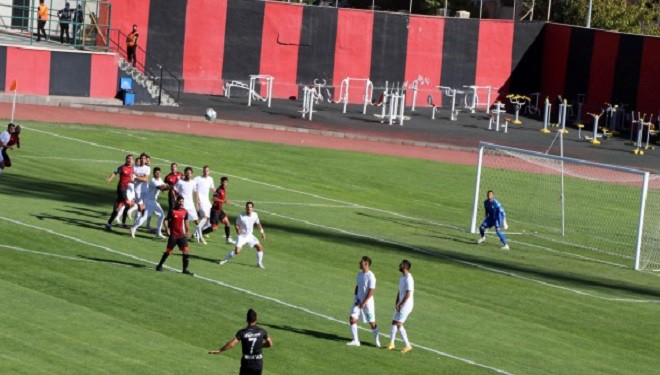 Vanspor evinde YOK'ları oynadı!