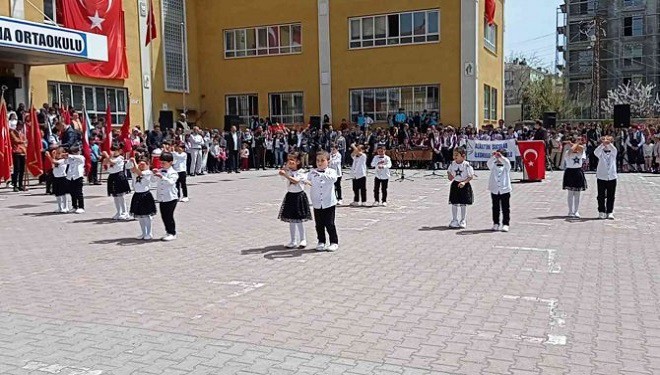 Erciş'te 23 Nisan Ulusal Egemenlik ve Çocuk Bayramı coşkusu