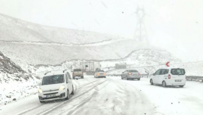 Van-Hakkari karayolu binek araçlara açıldı