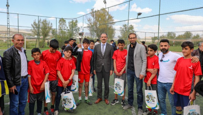 Gürpınar Belediyesi Okullar Arası Futbol Turnuvası Tamamlandı