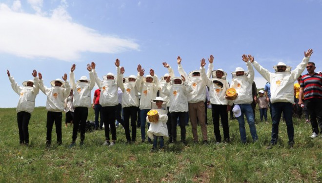 ‘Bal’ gibi festival! Van’da bal yuvarlama festivali renkli görüntülere sahne oldu!