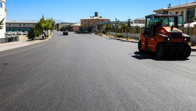 Van Büyükşehir Belediyesi Ethem Dede Caddesi’ni asfaltlıyor