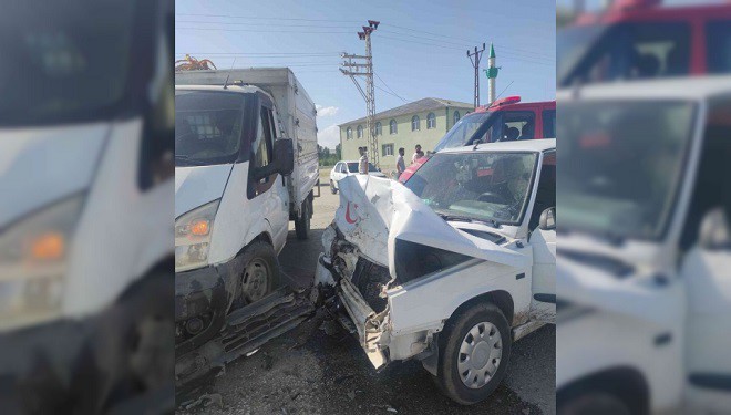 Erciş'te otomobille kamyonet çarpıştı: 5 yaralı!