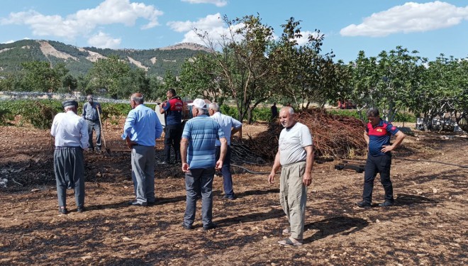 Anız yangınında 15 ton saman kül oldu!